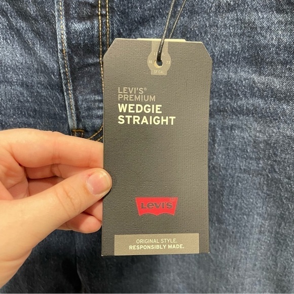 Levi’s Wedgie Straight Cut Off Plus Size Jeans in Size 20W - Picture 5 of 15